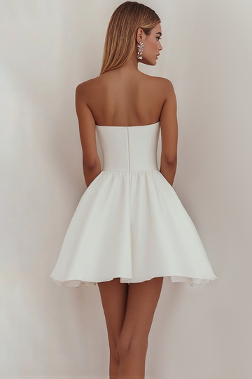 Robe trapèze droite en satin jusqu’aux genoux petite robe blanche
